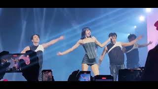 Money - Blackpink at United Center Chicago Day 1 - November 10, 2022