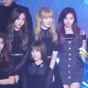 Someone is jealous👀😂 #YERIN #SINB #GFRIEND #FriendshipShip #SinRin #SANA #TWICE #2017GaonAwards