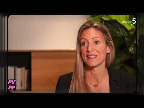 La championne du monde de parachutisme sur C à vous