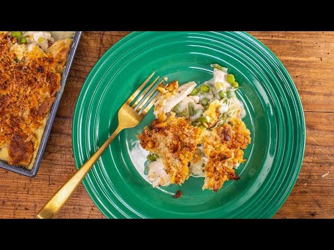 How to Make Crustless Chicken Pot Pie With Cracker Crumble