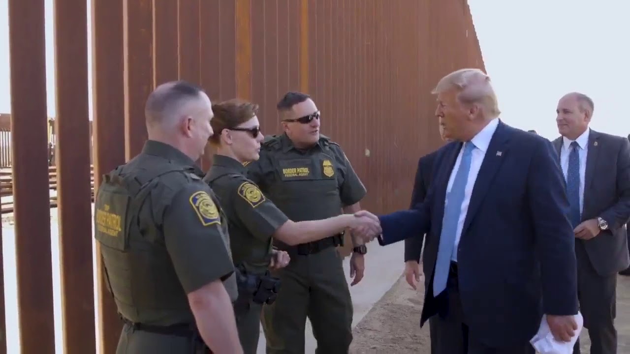 TRUMP VISITA MURO EN SAN DIEGO Y DICE QUE HAY UN GRAN PROGRESO censuration definition