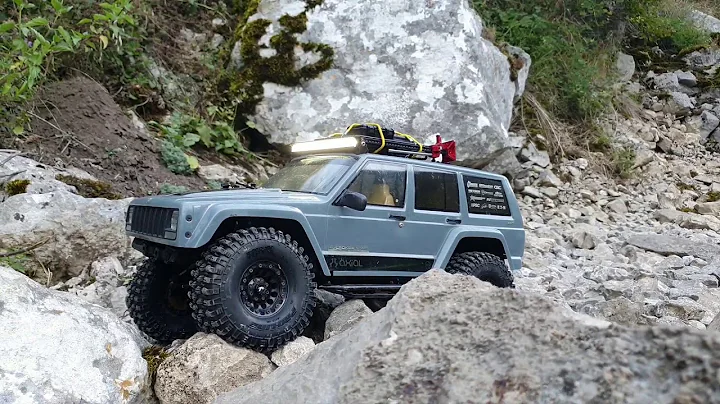 Axial SCX10 II, Jeep Cherokee, Front & Rear Bumper Delete