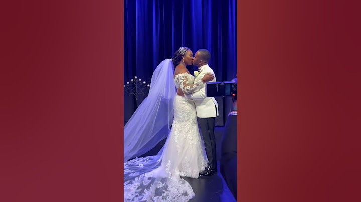 Bride said kiss 💋 me until my veil fall off