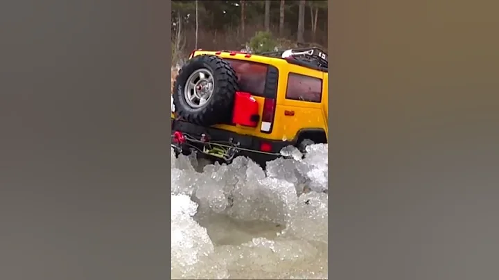 Recovery of RC 4x4 Trucks Stuck on Ice Trail: RC Hummer, Jeep Cherokee and Land Rover Defender Truck