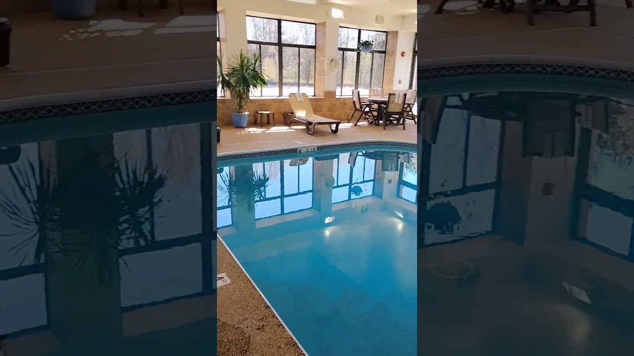 The Pool at a Great Hotel Located Near Cleveland! 🌄🌊🌅🫧☀️🌟