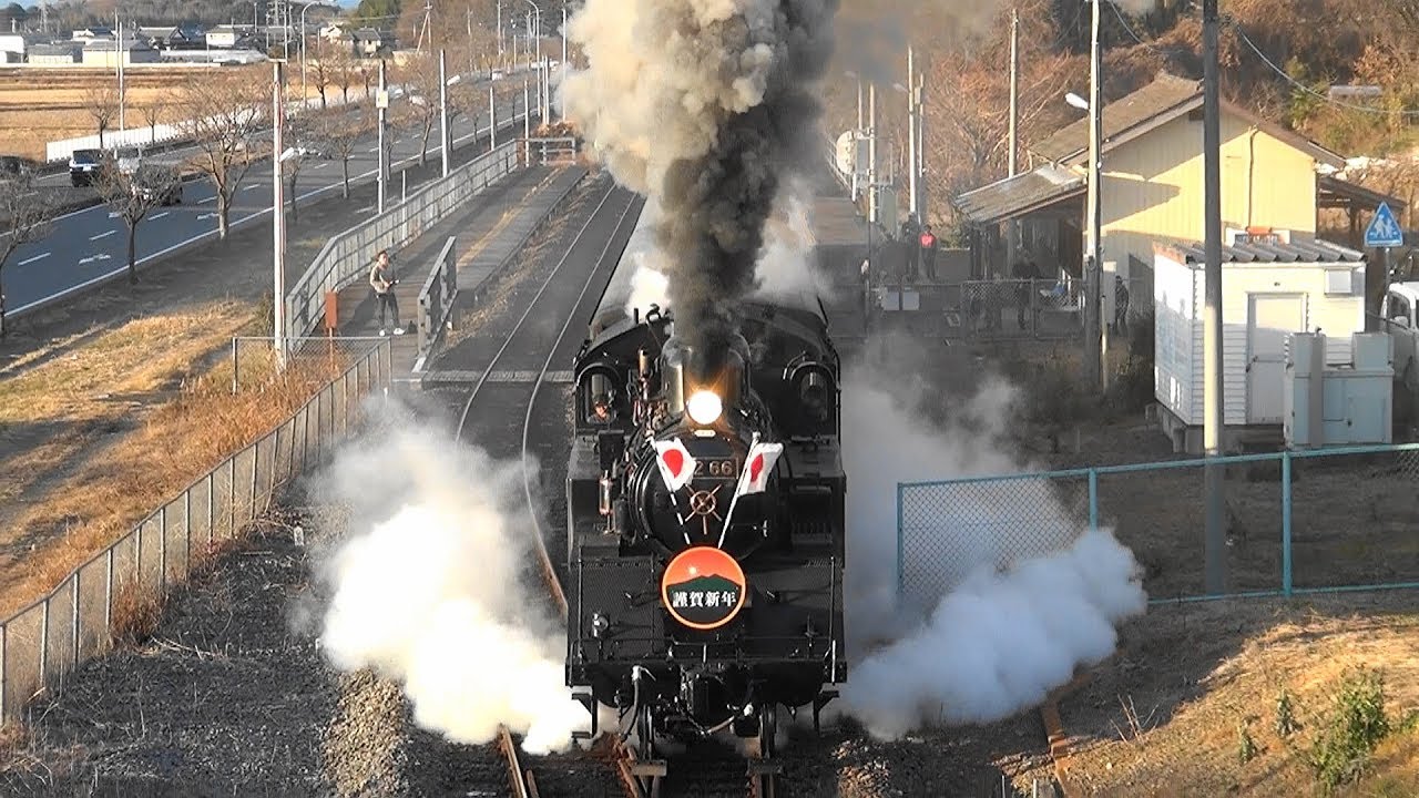 真岡鐵道SL 夕日に映えるC1266と日章旗@折本駅 2020-1-5 - YouTube