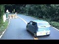 おい！マジか！工事交互通行の為に停車しているのに抜きに掛るレジャー車！