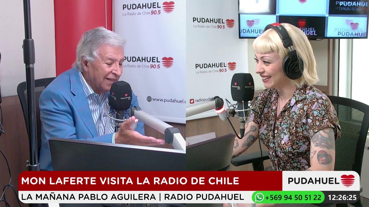 Mon Laferte visita la radio de Chile