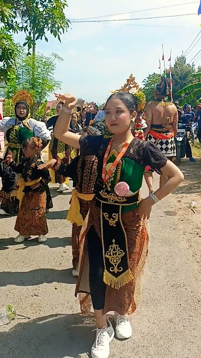 keep dancing, little brother #dancerkarnival #dancer #goyangambyar #goyang #fypviral