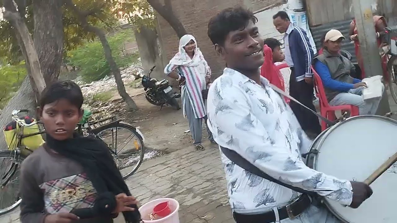 barat me mahol banane vala geet kitne dino ke baad hai aayee