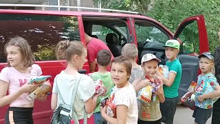 Мариуполь дети радуются хлебу ! помощь от хороших людей