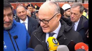 Salvini Coniglio A Tor Bella Monaca Asfaltato Da Gualtieri Scappa Una Signora Gli Urla Vergogna