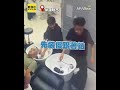 洗頭變洗臉？水龍頭沒關「噴濕大哥臉」下秒洗頭小弟1舉動笑翻 #shorts