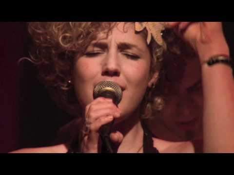 סינגולדה וחברים קטע עם מיקה שדה 