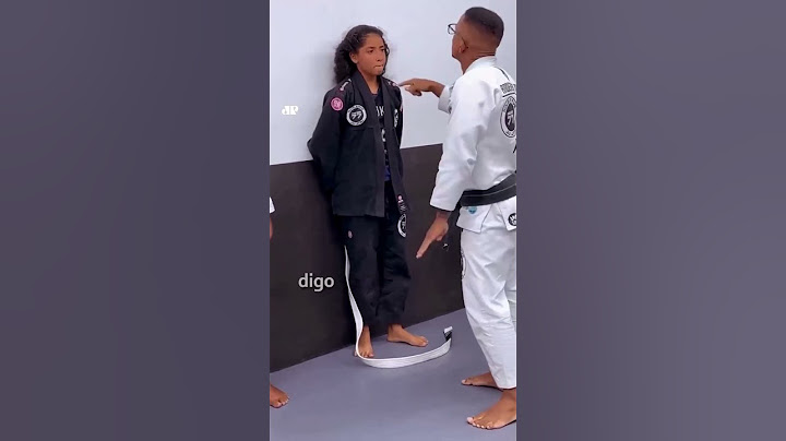 Professor de jiu-jítsu dá lição em aluna e surpreende no final #shorts