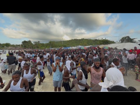 Men Kijan Moun nan komin sa a fete yon fèt bò lanmè