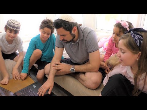 איך מלמדים את הילדים אנגלית תוך כדי משחק 