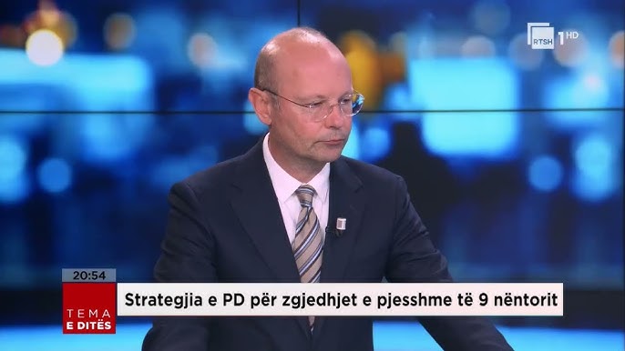 Barcha teshiklarda ukrainalik qiz