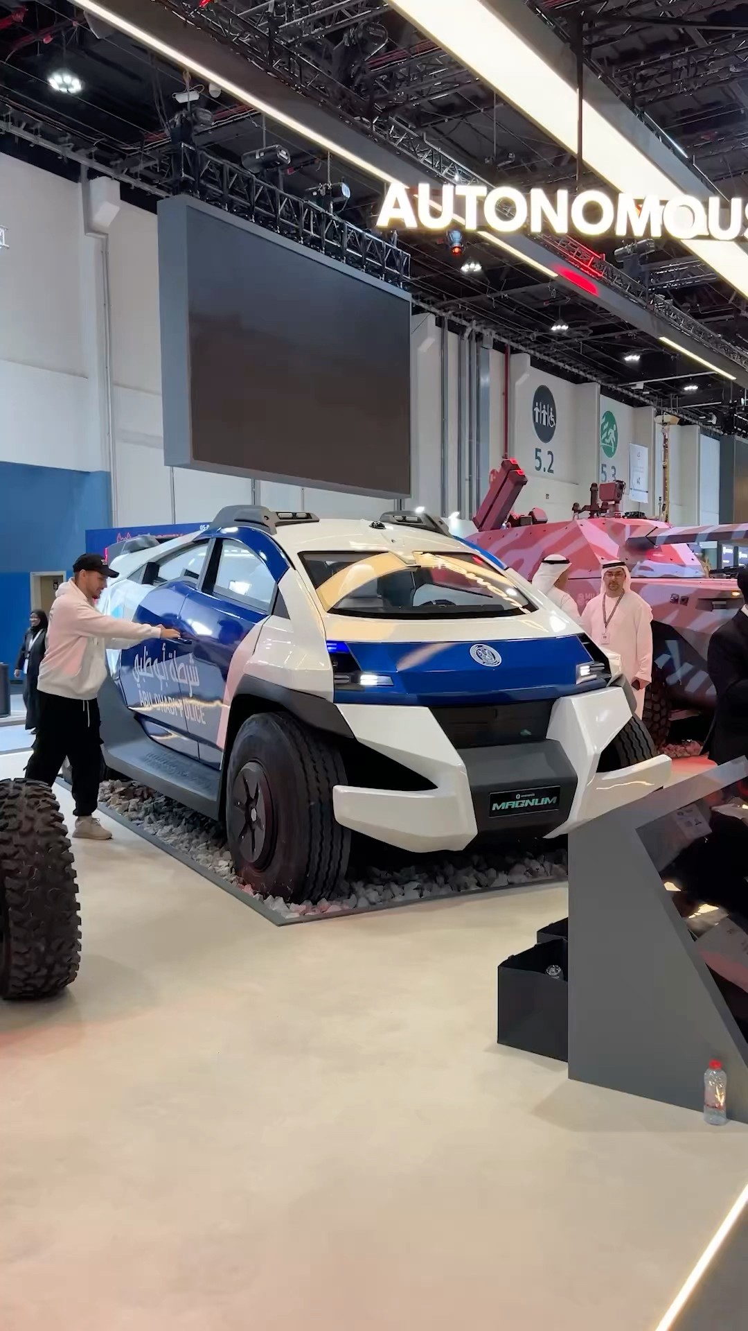 A police truck with a prisoner cell, a 360-camera system and a dual drone hangar ? #police #cars