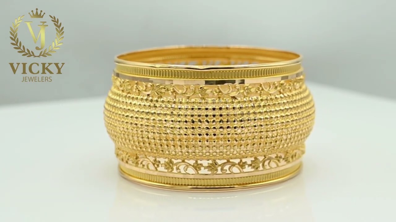 Fashionable Gold Unique Kara Design for Women 