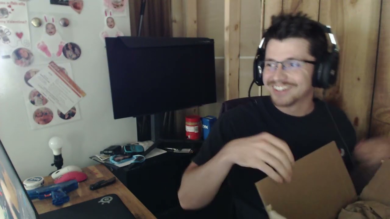 100 thieves mid year Vault Random items.