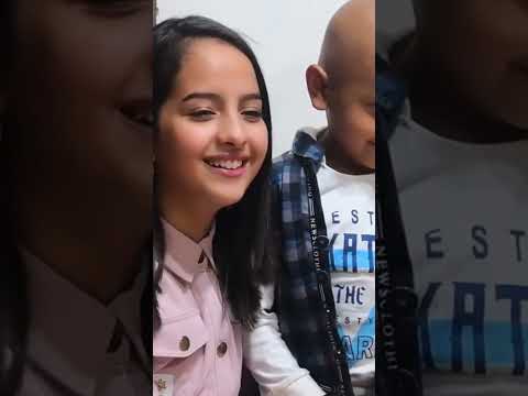 ماريا قحطان مع الأطفال المرضى بالسرطان في صنعاء