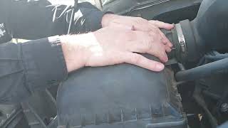 2003 Dodge Ram V10 Air Filter Change YES it is that EASY!