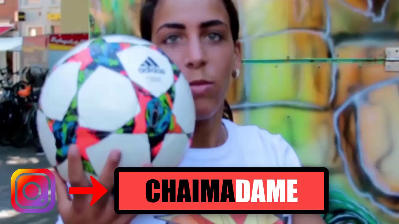Moroccan Girl Crazy Frestyle Football Skill lفتاة المغربية تتحدى محترفي كرة القدم بمهاراتها الخرافية