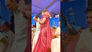 What Anna Rajan did while paying homage to senior star Jagadeeshettan