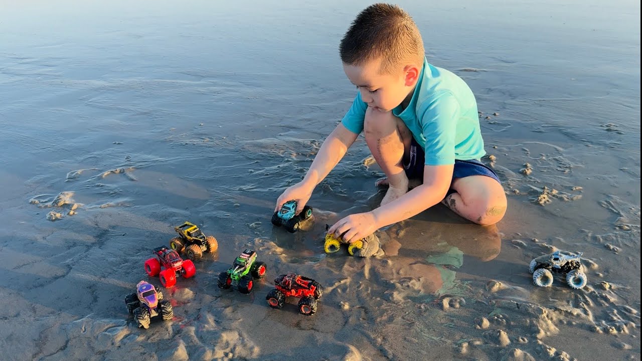 Monster Trucks play at the Beach 🏖️ 🏝️😱