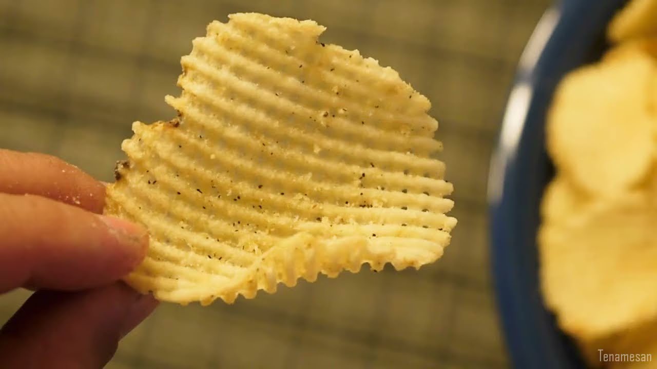 Lay's Kettle Cooked Lattice Cut Aged Cheddar Black Pepper Chips YouTube