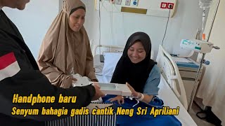 Senyuman Neng Sri Appriliani Hp Baru Dari Pak Bayu Andika Di Hari Ulang Tahun Nya