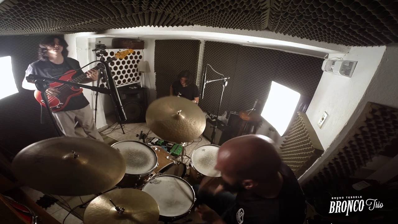 Táta Sessions #4 Zoom08 (Bronco Trio)