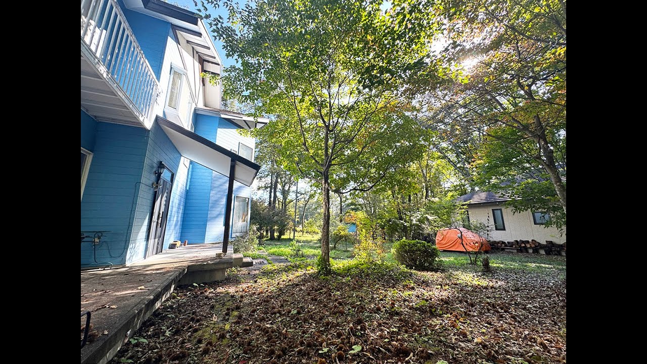 【お申込み中】北杜市大泉町西井出～1,780万円〜林間の行き止まりにある静かな別荘