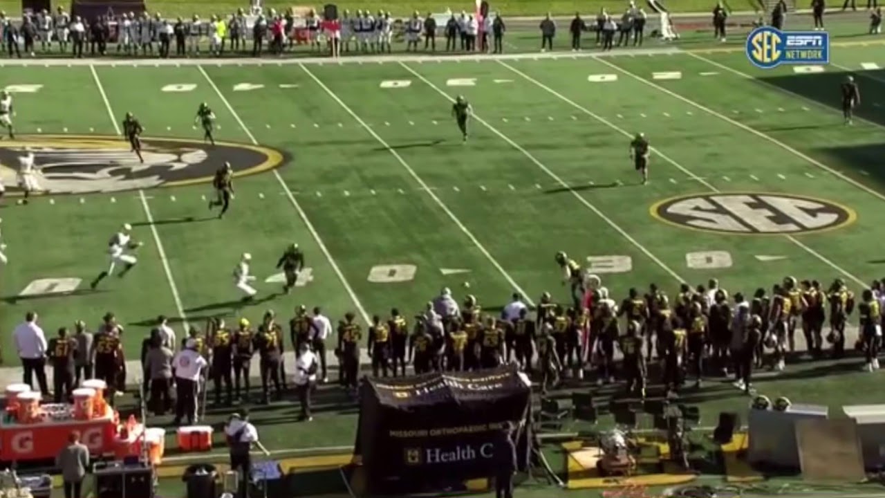 Girl Plays in College Football Game! Sarah Fuller kicks for Vandy