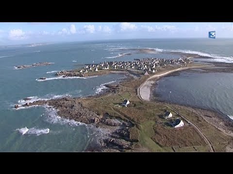 Returning to Île de Sein the day after the sea's onslaught on Saturday, February 1st