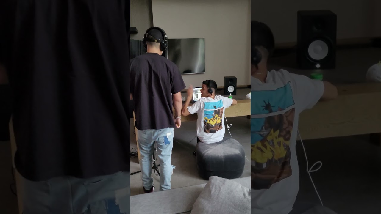 Omar Courtz grabando con Flouses en Miami