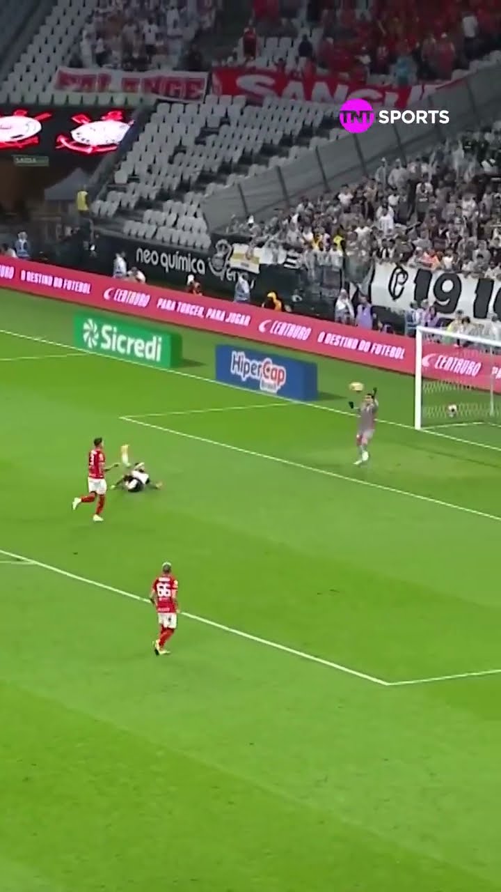 IMAGINA SE O MEMPHIS FAZ ESSE GOLAÇO? O GOLEIRÃO FOI BEM DEMAIS! #shorts