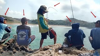 BEWARE IF THIS PERSON IS FISHING, THE OTHERS ARE JUST WATCHING || bari ngluyur fishing