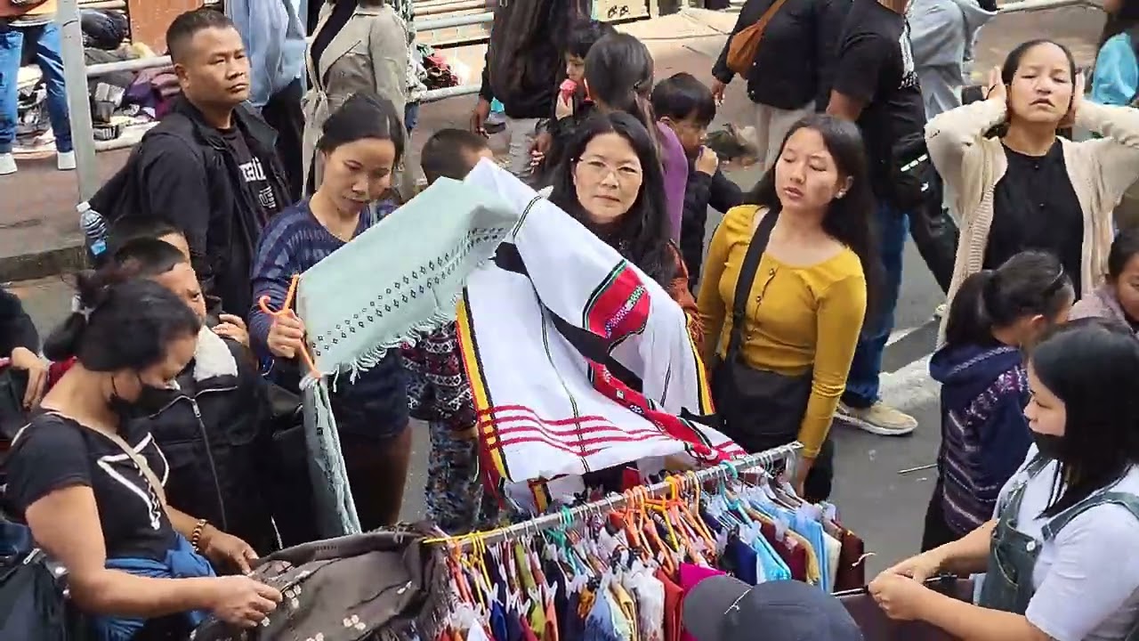 Aizawl : Mizoram, Urlawk ni . No vehicle zone. 24th December. Mipui an tam.