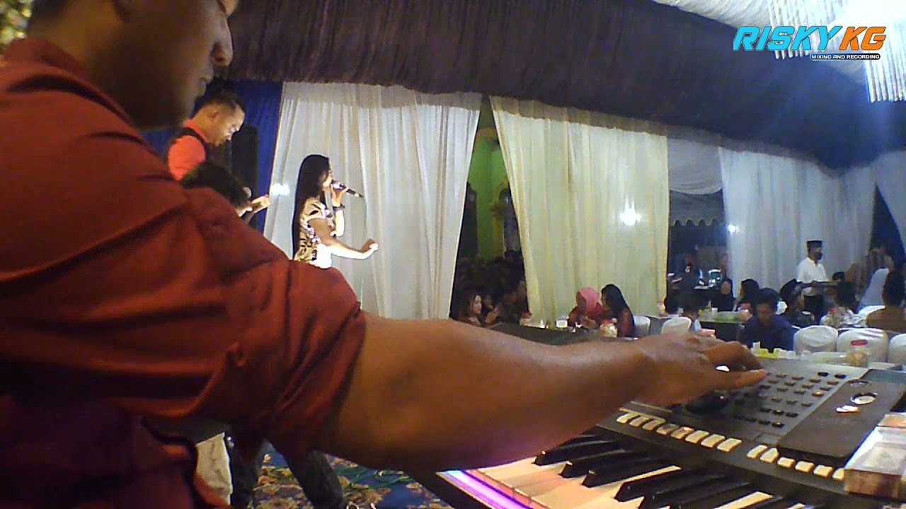 Reva Wijaya Top-Topan Cover Live TM Music Elecktone Awuran