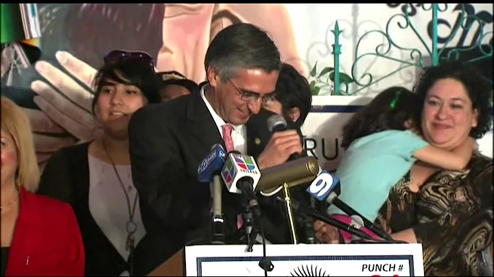 Alderman Munoz's wife calls him 'addict,' 'womaniz...