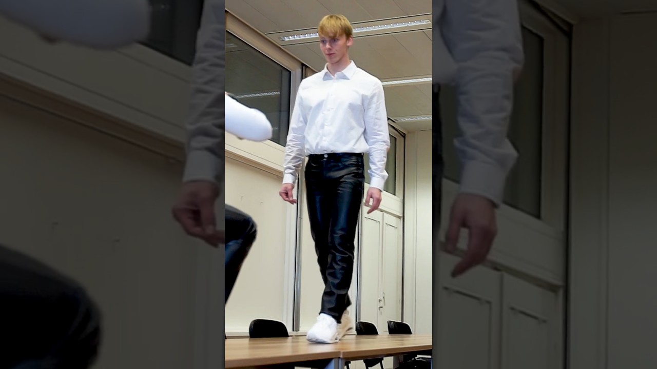 SimO in Levis 501 Lederhose Lederjeans Fotoshooting