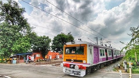 Dust Storm Attack : Aggressive EMU Train Dangerous & Furious Moving Throughout Railgate