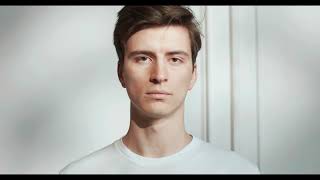 Why Compliments Make You Uncomfortable