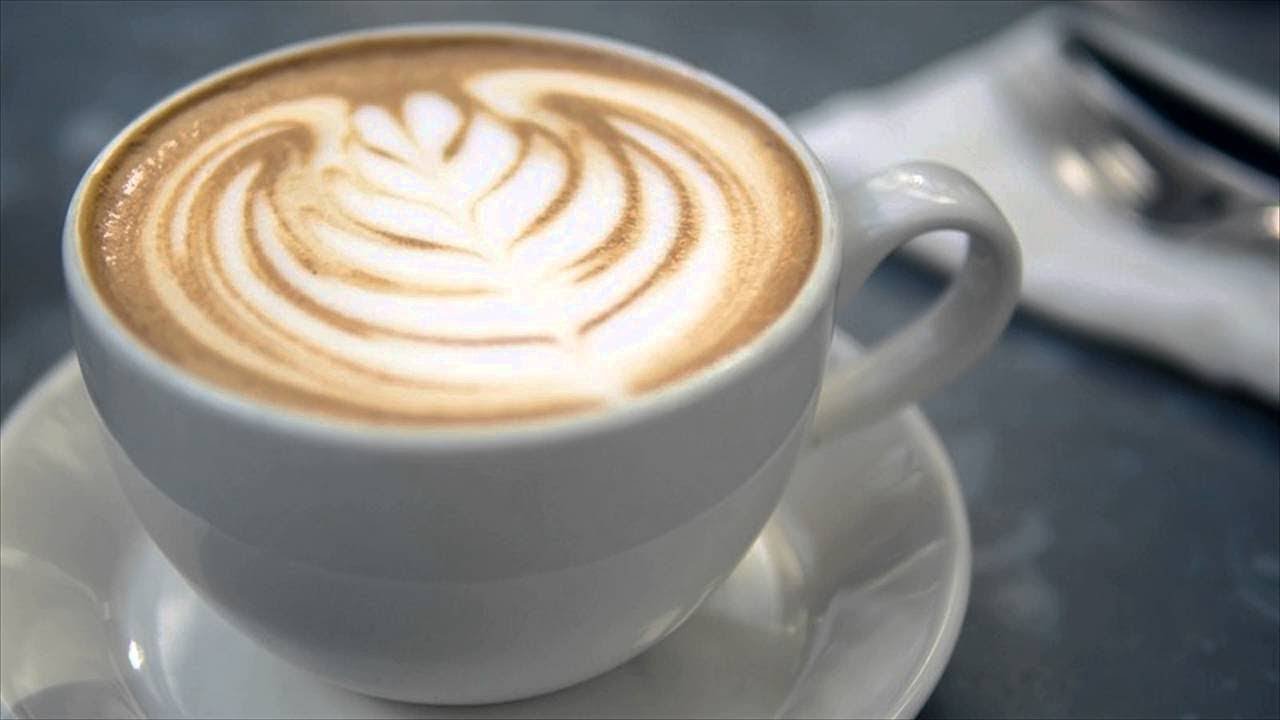 Cómo hacer un capuccino perfecto paso a paso (con ideas de arte latte)