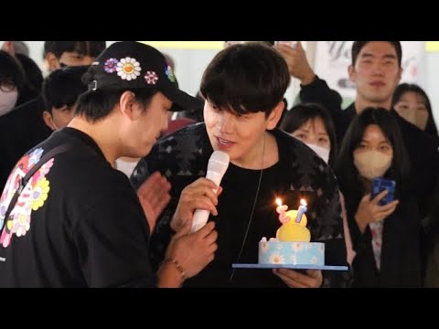 [221028]디셈버DK 버스킹투어_데뷔13주년 깜짝축하+눈부신 눈물_수원 나혜석거리