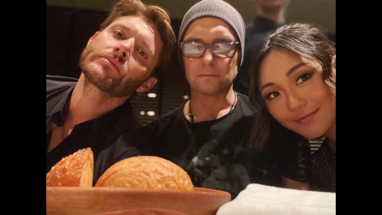 2022.07.04 Jensen, Anthony and Karen at a restaurant in Brazil