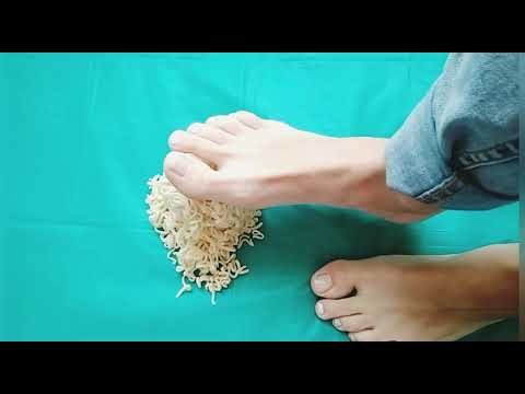 Давлю ногами Доширак! I'm putting my feet on Doshirak!