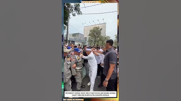 MOMENT KANG DEDI MULYADI DI SERBU EMAK-EMAK 🤣 #moments #kangdedimulyadi #emakemak #fyp #shorts